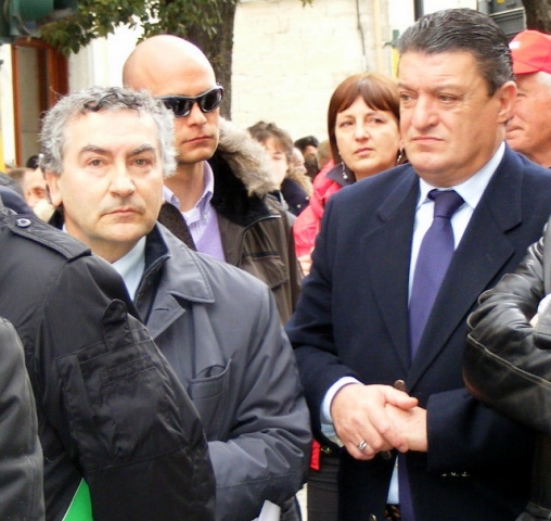 A destra l'assessore Marinelli alla prima manifestazione pro Caracciolo