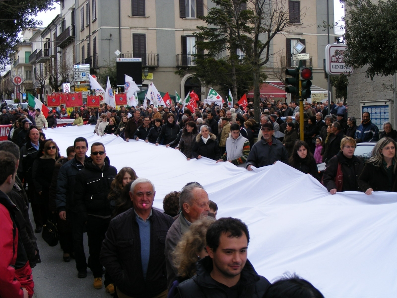 La manifestazione di protesta del 21 marzo scorso in difesa del Caracciolo