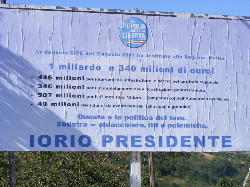 Il manifesto fatto affiggere nei pressi del distributore Agip di Agnone