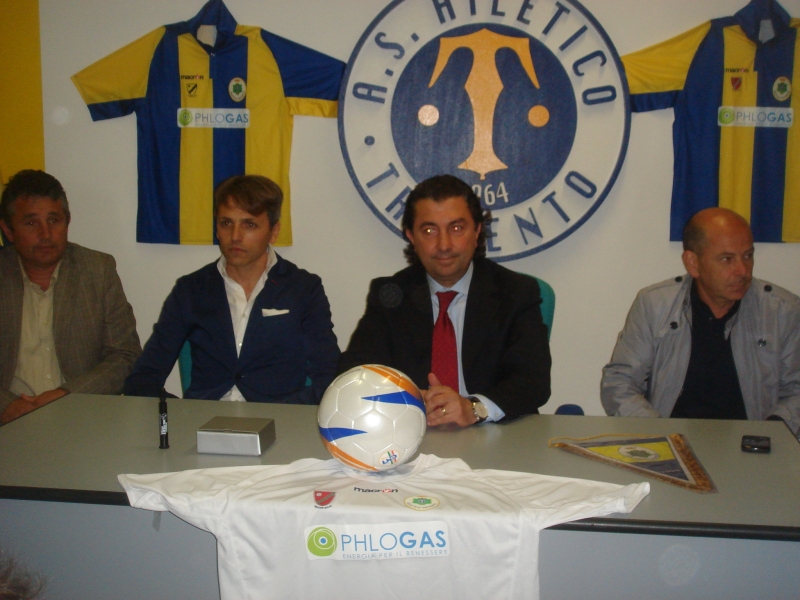 Massimo Agovino con Enzo Nunziata e Marco Meo durante la presentazione ufficiale a Trivento
