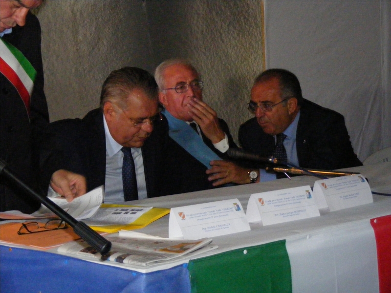 A destra l'assesspore Gianfranco Vitagliano insieme a Mazzuto e Iorio