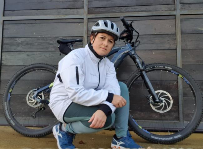 Mariangela Meffe con la sua e-bike