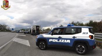 auto-polizia-ferma-controlli.jpg