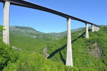 640px-Viadotto_Sente,_Strada_statale_86_Istonia.jpg