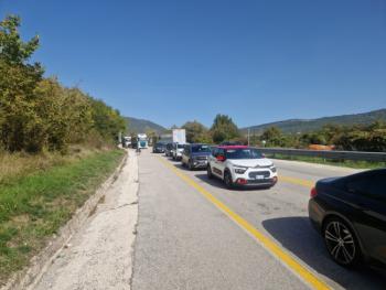 Le-lunghe-file-allimbocco-della-galleria-in-direzione-Isernia-.jpeg