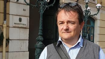 Aldo-Di-GIacomo-davanti-prefettura.jpg