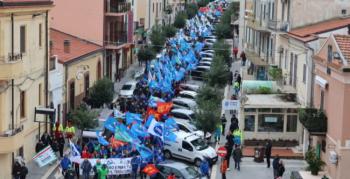 Corteo-1-e1764432122823-768x393.jpg