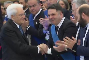 Daniele-Saia-stringe-la-mano-a-Sergio-Mattarella.jpg