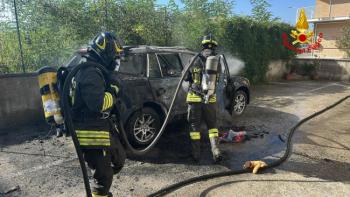 foto-incendio-auto-9-settembre.jpg